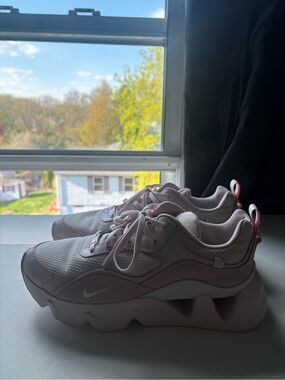 Nike Women’s Pink Platform  Sneakers